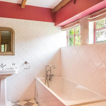 Saint-emilion Chateau Sleeps 16 Pool Wifi Saint-Émilion
