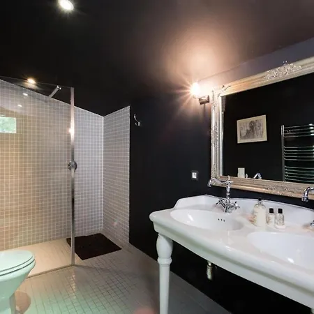 Saint-emilion Chateau Sleeps 16 Pool Wifi