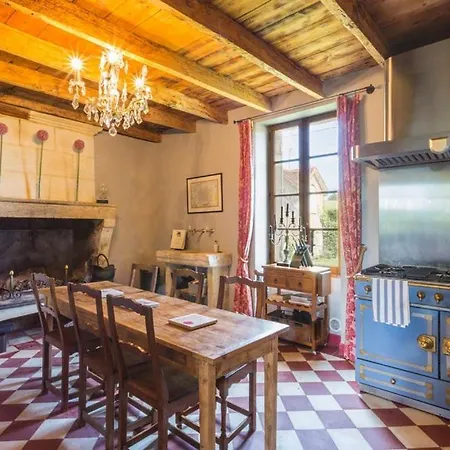 Saint-emilion Chateau Sleeps 16 Pool Wifi *